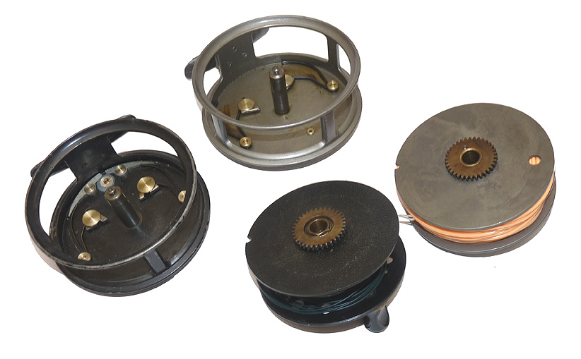 2 J W Young vintage salmon fly reels in best condition 4" grey Pridex 3.75" black Beaudex - Image 4