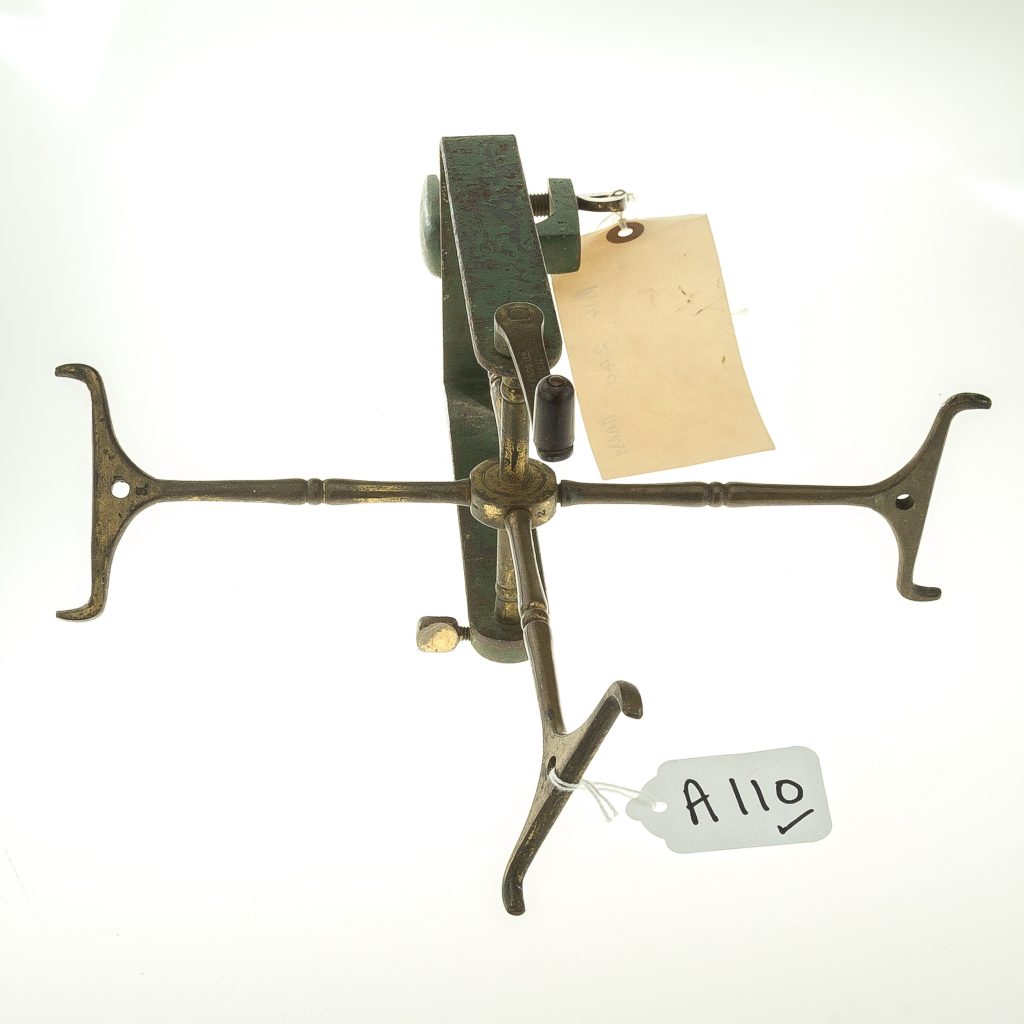 Antique Hardy Improved line drier with 4 removable arms for collector - Image 3