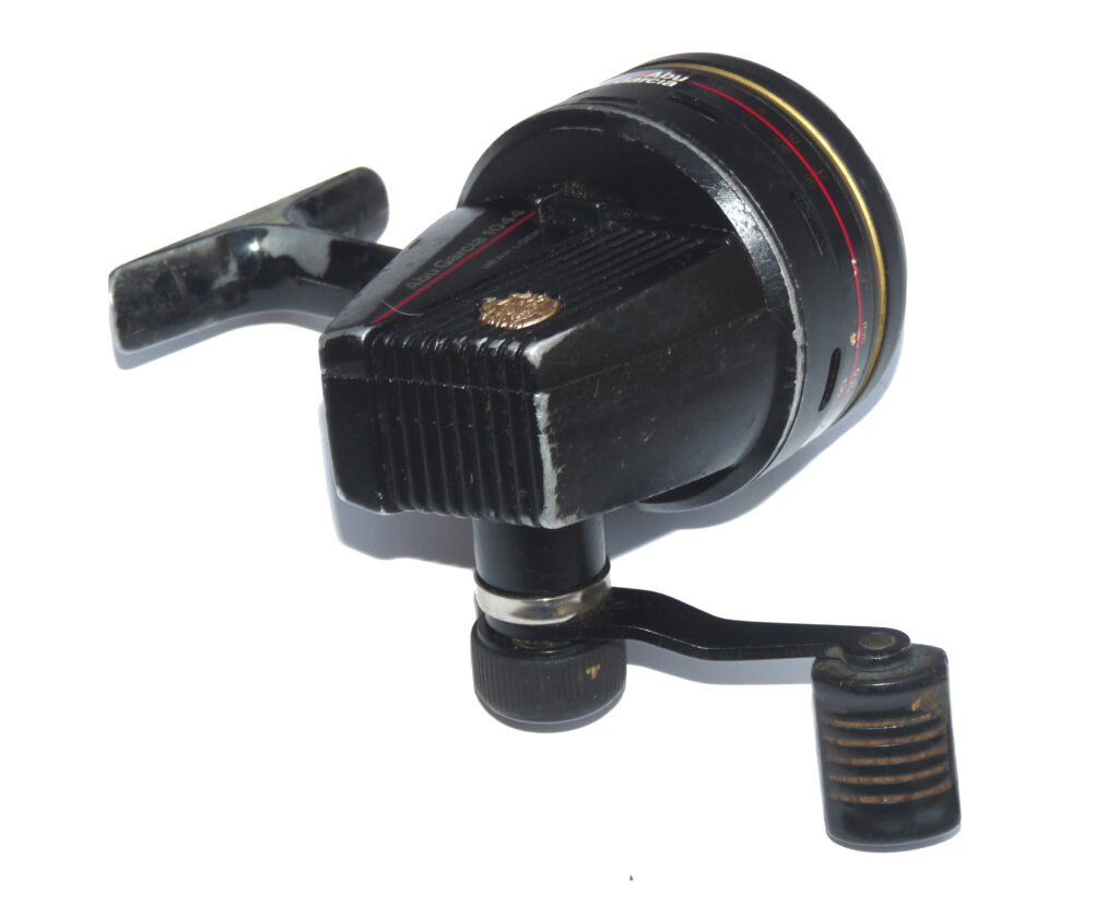 Abu Garcia 1044 closed face reels x 2, foot stamp 87/0, 87/88 & 9/0, 91/92, use or collect - Image 8