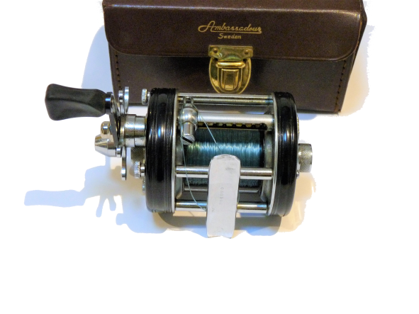 Abu Ambassadeur 6000C black multiplier reel three screw end plate excellent condition with case - Image 3