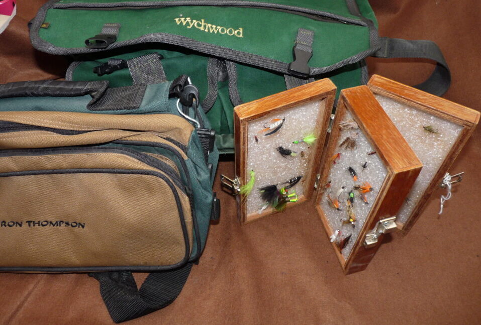 Wychwood large tackle carryall, Ron Thompson bag & wooden box + trout flies,