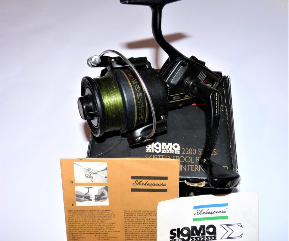 Shakespeare 050 Sigma 2200 fixed spool reel, original box & instructions