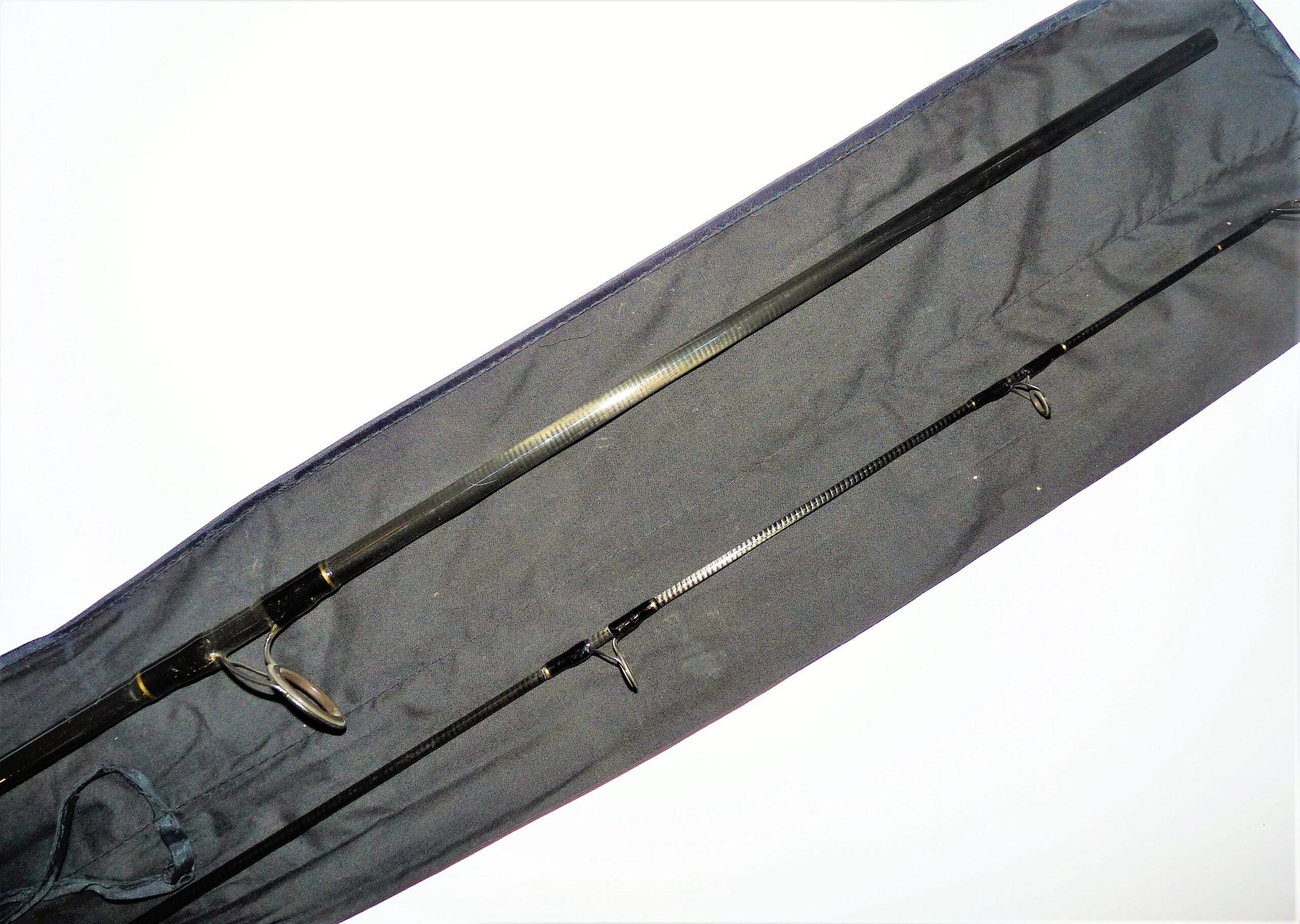 Shakespeare 3m two-piece Onset Spin carbon fly spinning rod & bag - Image 3