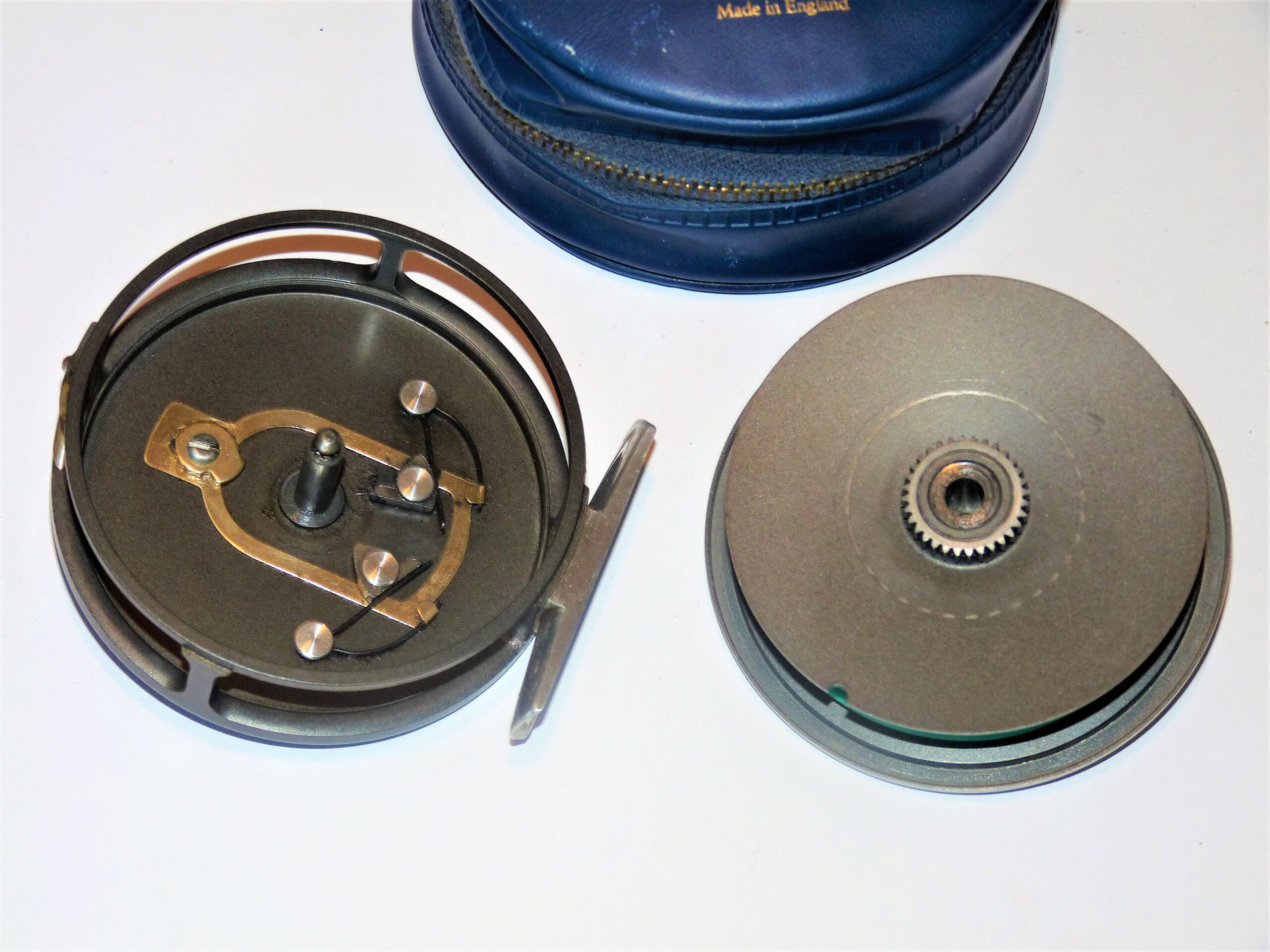 Hardy Marquis No 7 trout fly reel with Hardy padded blue zip case - Image 5
