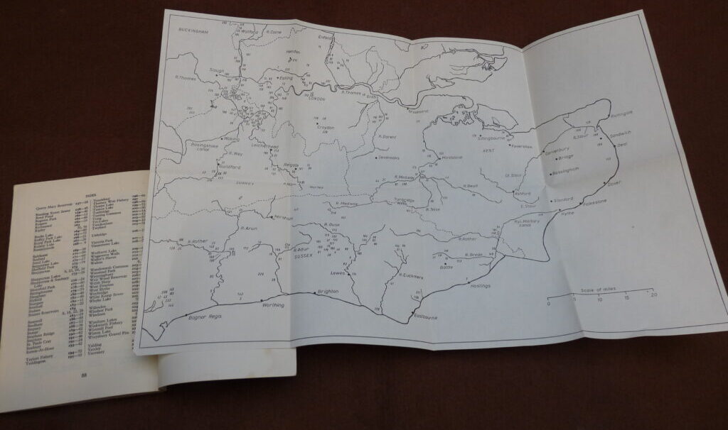 London linen map + 4 fishing London/South handbooks with maps - Image 6