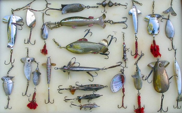 Antique Tackle Box Full of Wooden Fishing Lures  Fishing lures, Antique  fishing lures, Vintage fishing lures