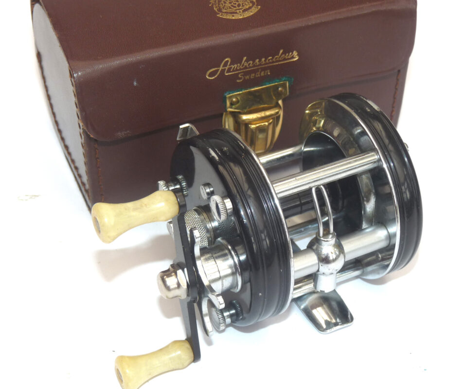 Abu Ambassadeur 5000C multiplier reel, oiler + spares & leather case