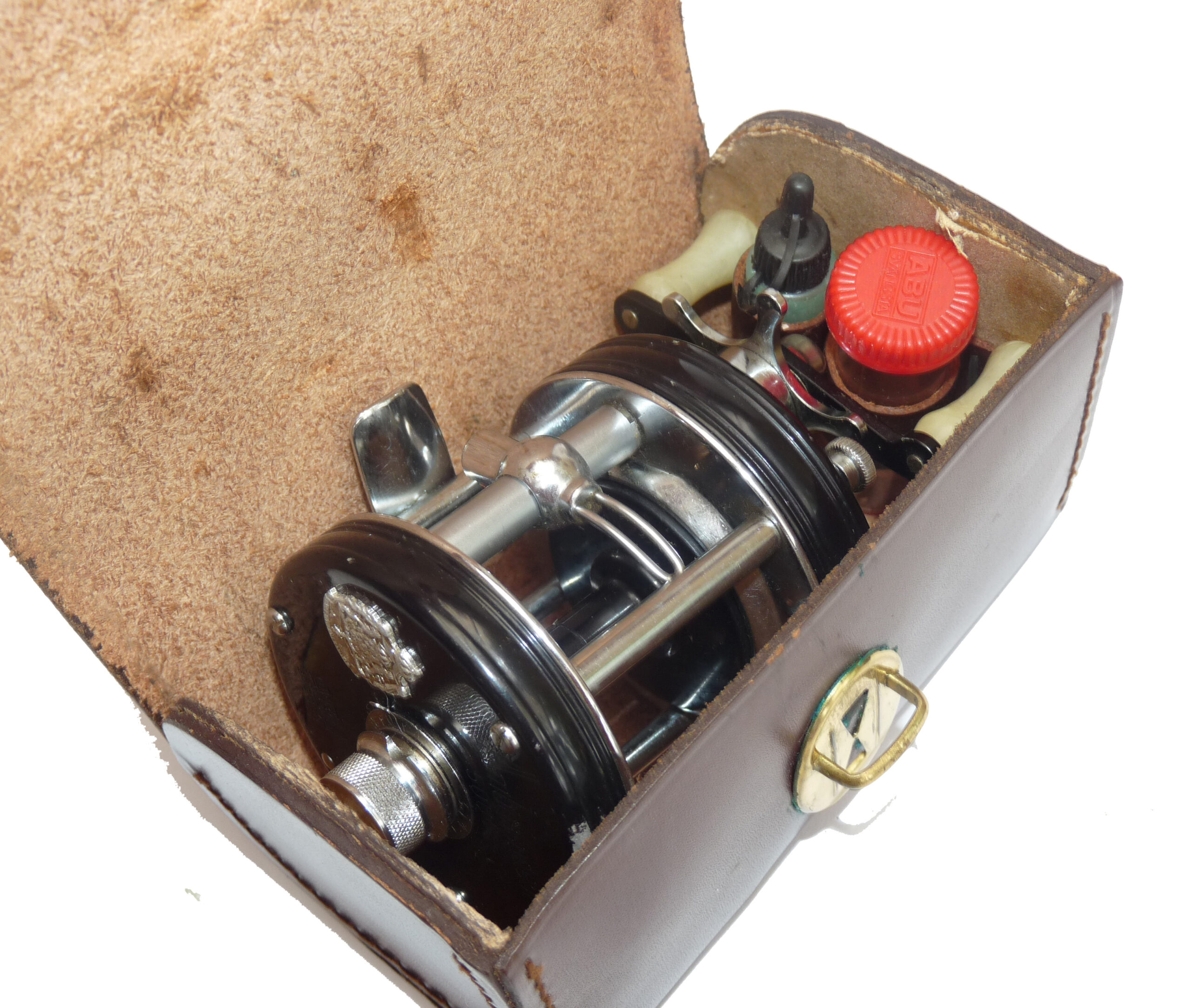 Abu Ambassadeur 5000C multiplier reel, oiler + spares & leather case - Image 2