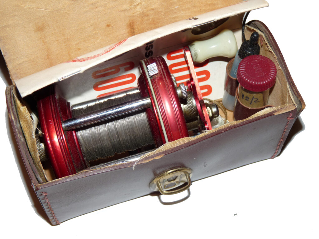 Abu Ambassadeur 6000 Swedish vintage multiplier reel + case handbook spares - Image 2