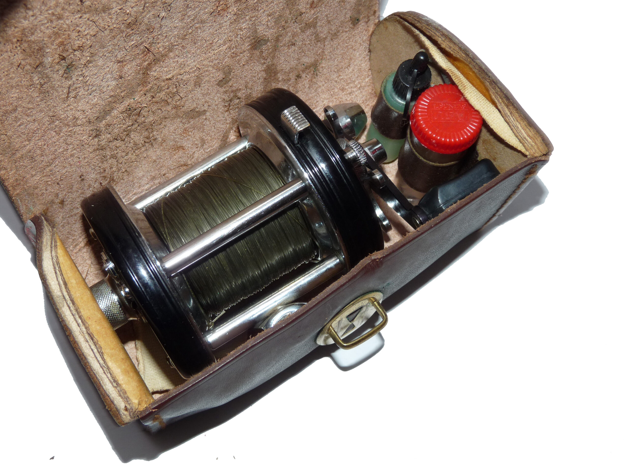 Abu Sweden Ambassadeur 6000C multiplier reel, leather case, tools & oil bottle - Image 2