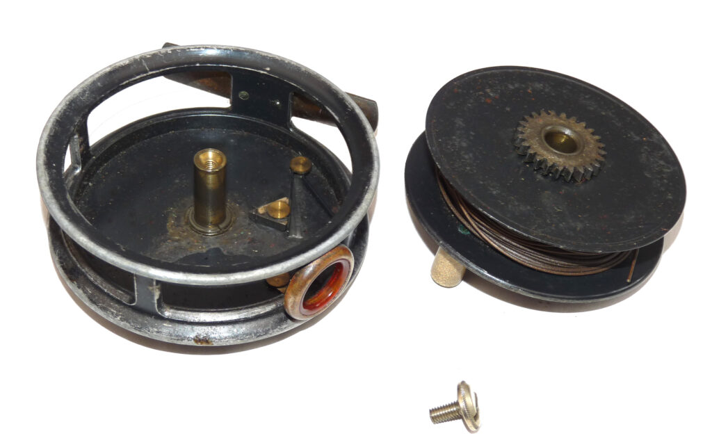 Allcocks Gilmour by J W Young 3.5'' vintage fly reel with red agate line guide - Image 4