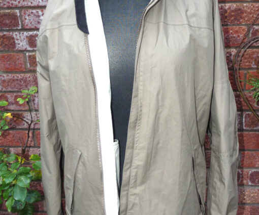Barbour Waterproof and breathable country lightweight jacket in size large multi pocket with hood
