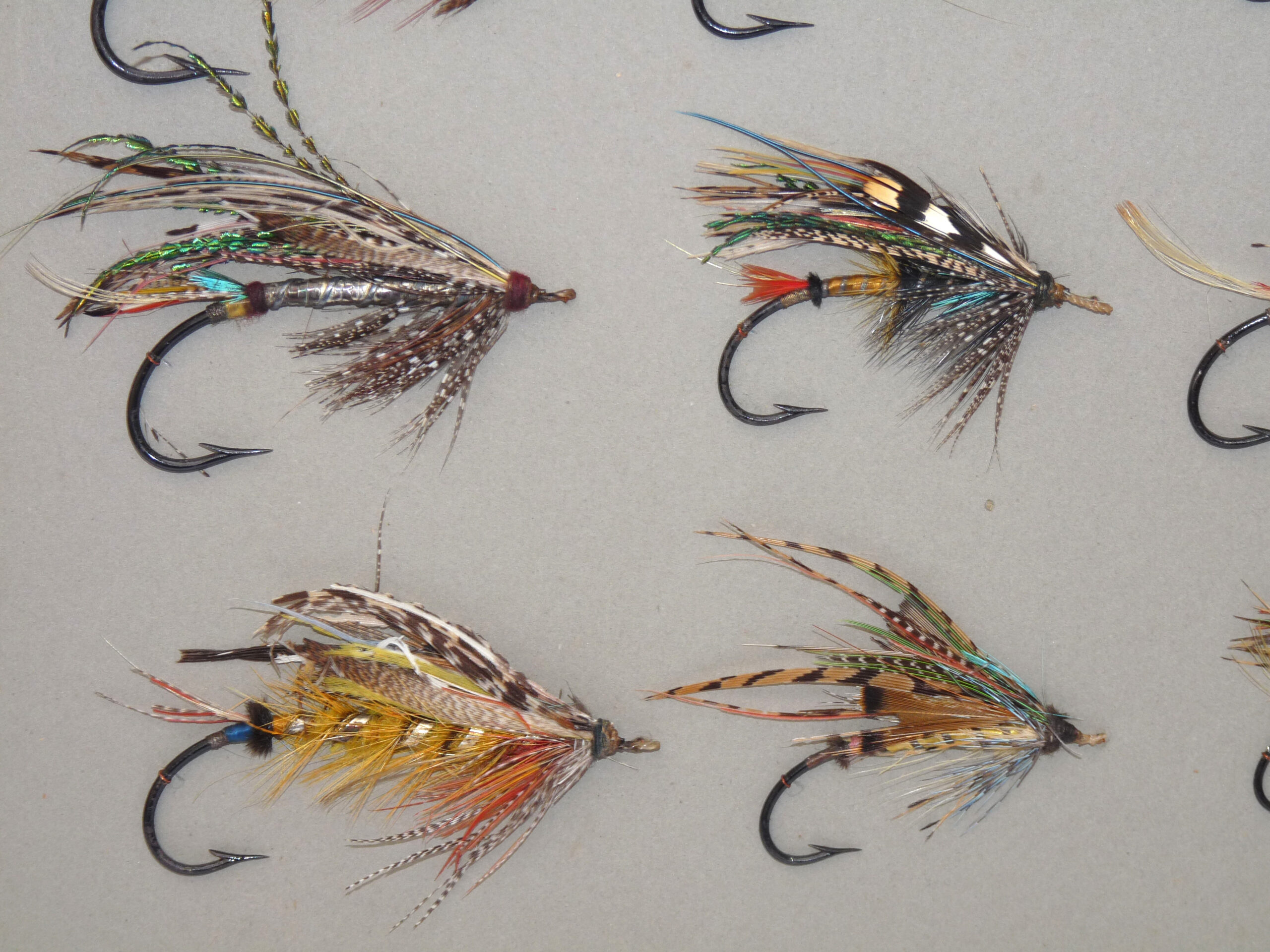 14 antique large gut eyed salmon flies stitched onto grey card, hook sizes 1/0 to 7/0 - Image 2