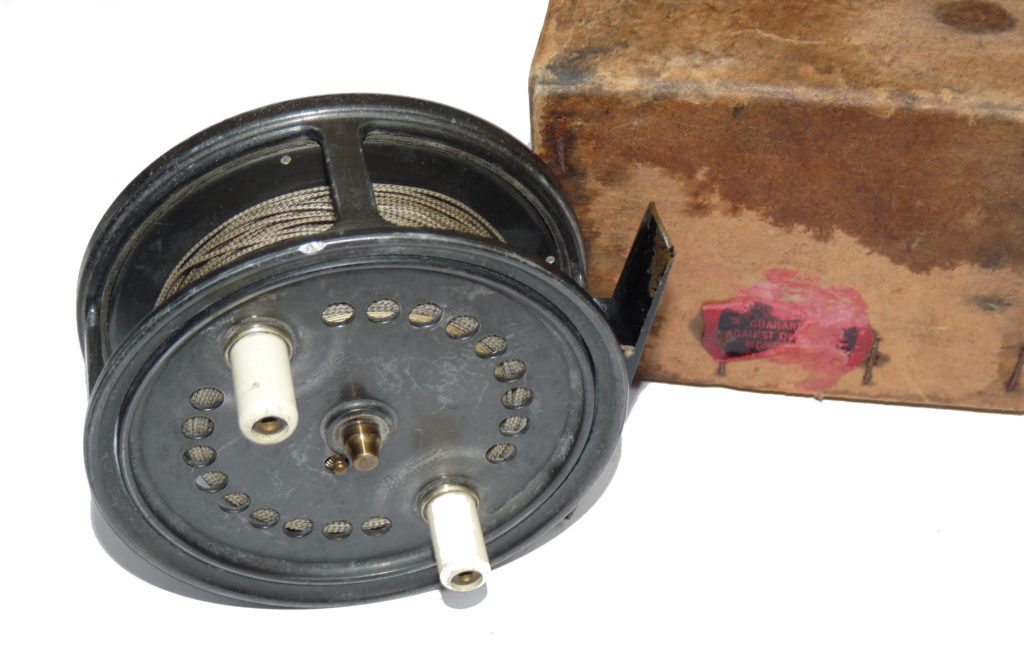 Alternative view of Farlows Barrett by J W Young vintage collectors Spinning Reel 4" with box