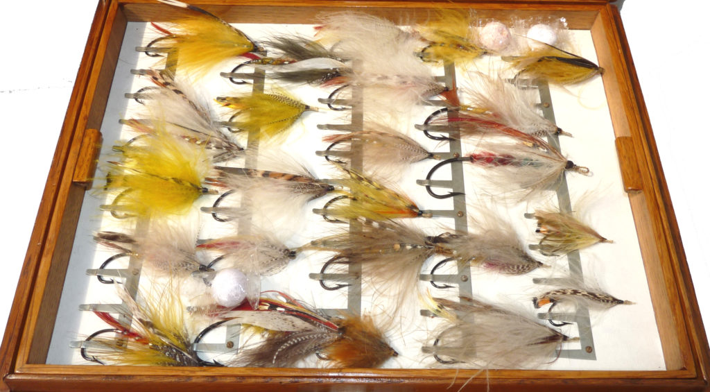 Alternative view of Farlow wood fly reservoir cabinet 300+ gut eye salmon flies inc eagle 3-1/4" c1900