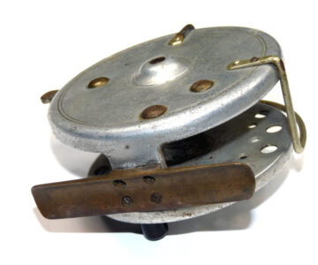 Alternative view of Hardy Longstone 4" alloy sea fishing reel with factory line guide