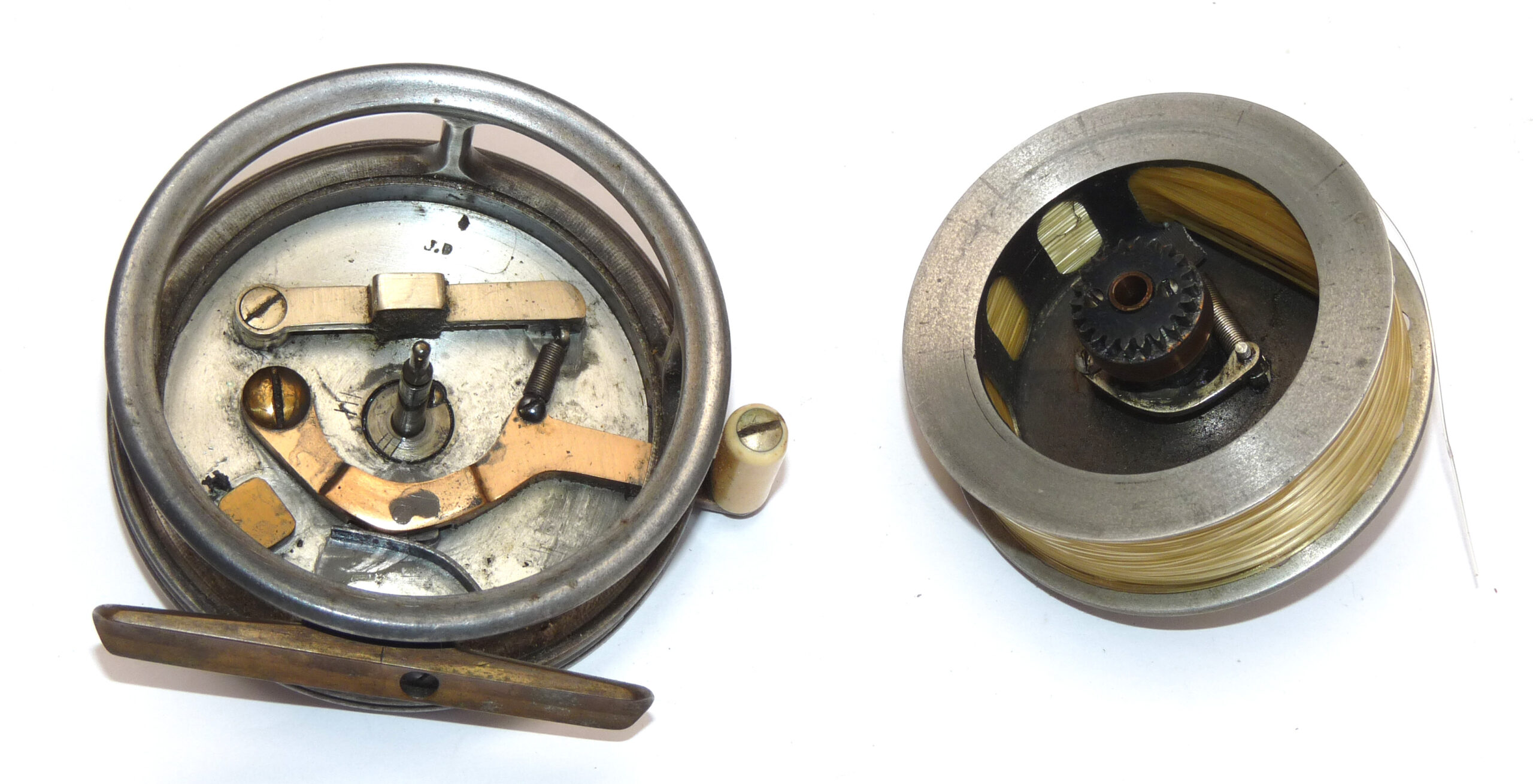 Hardy “The Silex Major” 3” alloy drum casting reel, twin white handles and across frame trigger - Image 3