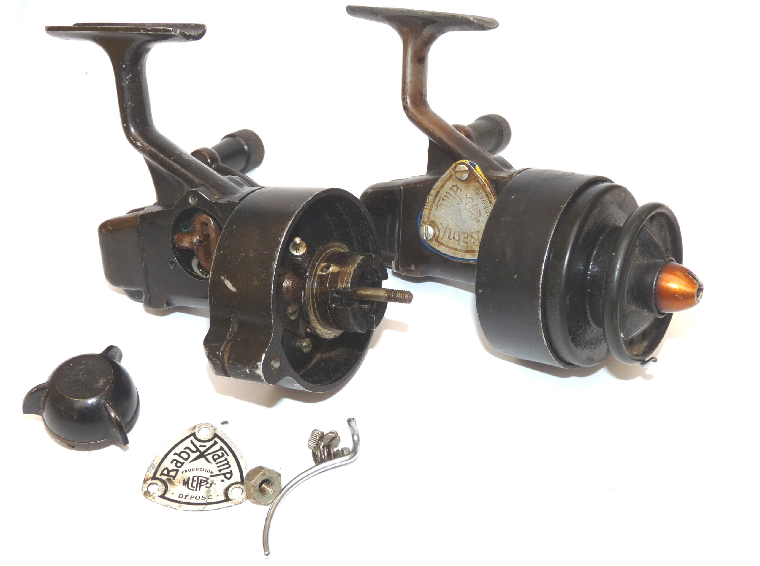 2 Mepps Baby Vamp French built vintage spinning reels one good one for spares - Image 2