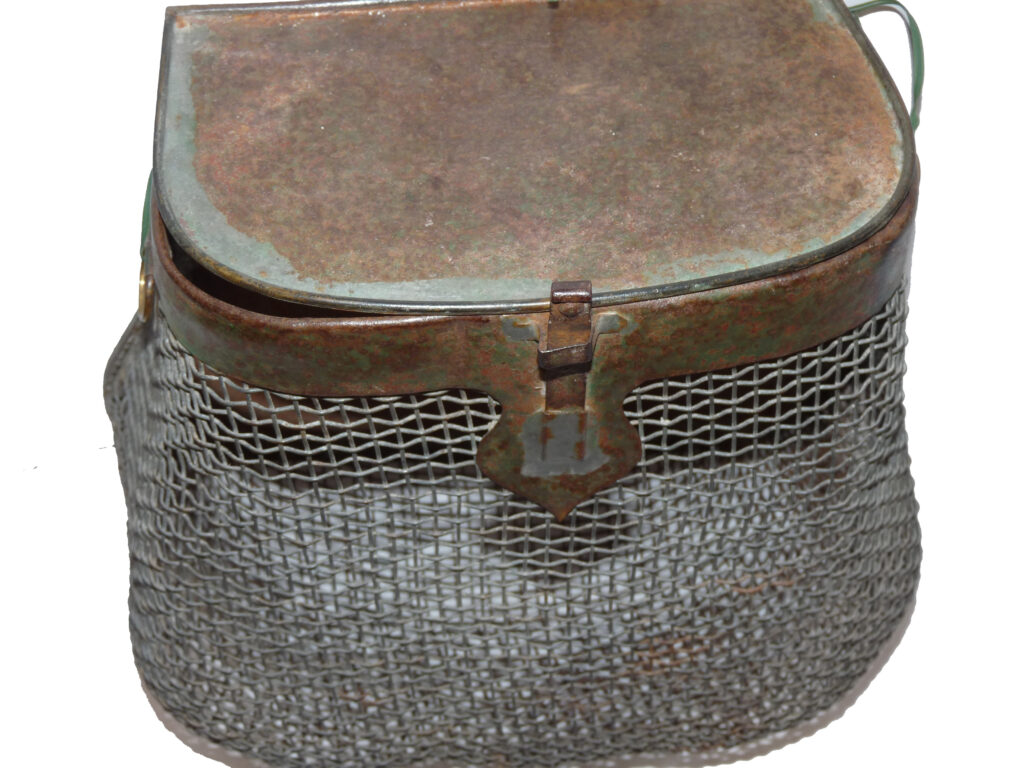 Zinc mesh fishing creel & live bait carrier, vintage rarely seen - Image 3