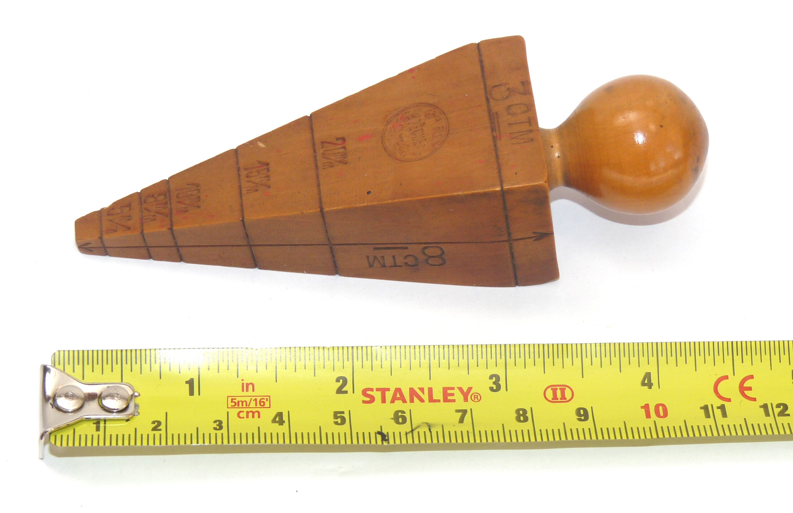 Antique French fishing net gauge Yew Wood stamped ‘Peche’ for collector - Image 4