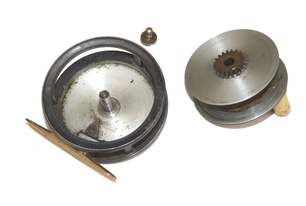 Ogden Smith London vintage 2.75" alloy dry fly fishing reel with dark lead finish - Image 4