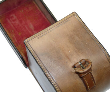 Alternative view of C. Farlow & Co block leather reel case for fly reel/ side casters