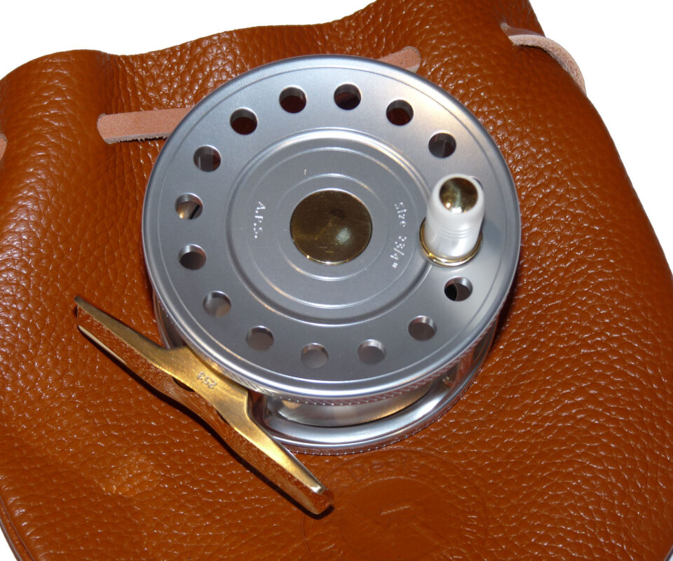Alternative view of VR Trutta Perfetta Aluminium 2 3/4" Silver/Brass fly reel