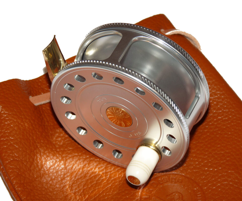 Alternative view of VR Trutta Perfetta Aluminium 3" Silver/Brass fly reel