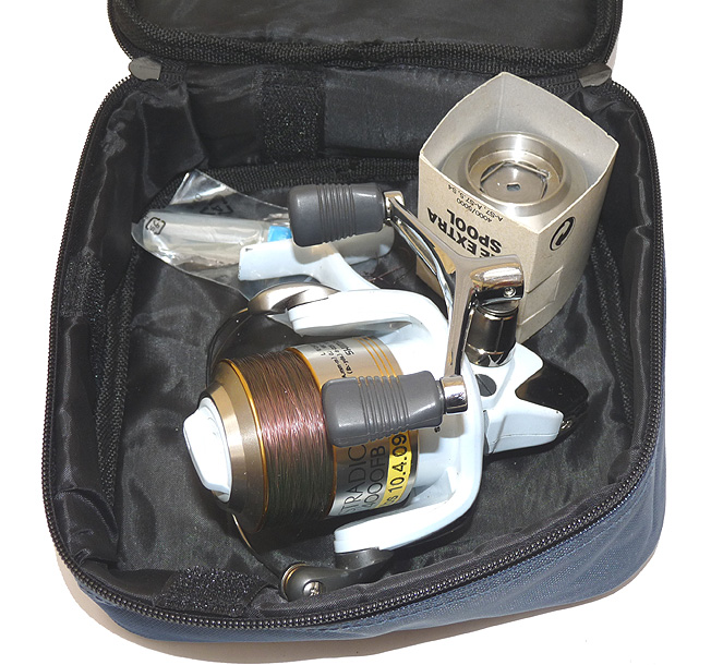 Shimano Stradic 4000 FB fishing reel with spare spool and box, float feeder spin fishing