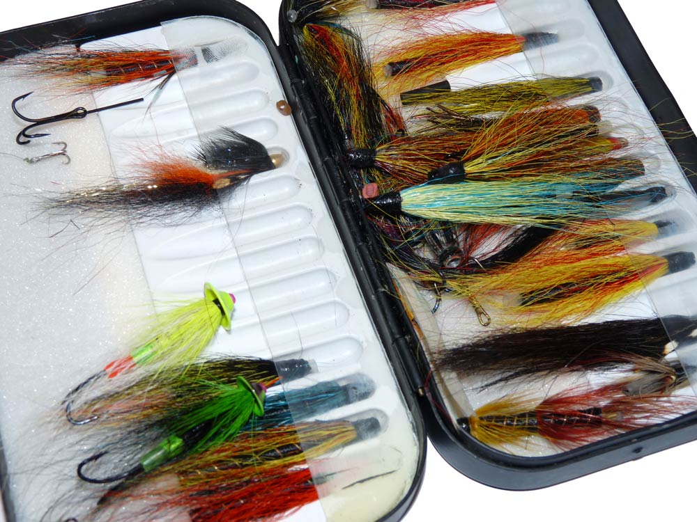 Richard Wheatley fly box containing various flies 6" x 4" - Image 4