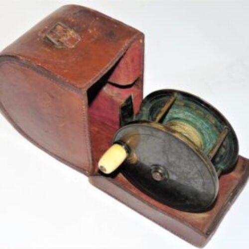 Farlow 4" all brass salmon wide drum reel, fish logo & leather case - Image 3