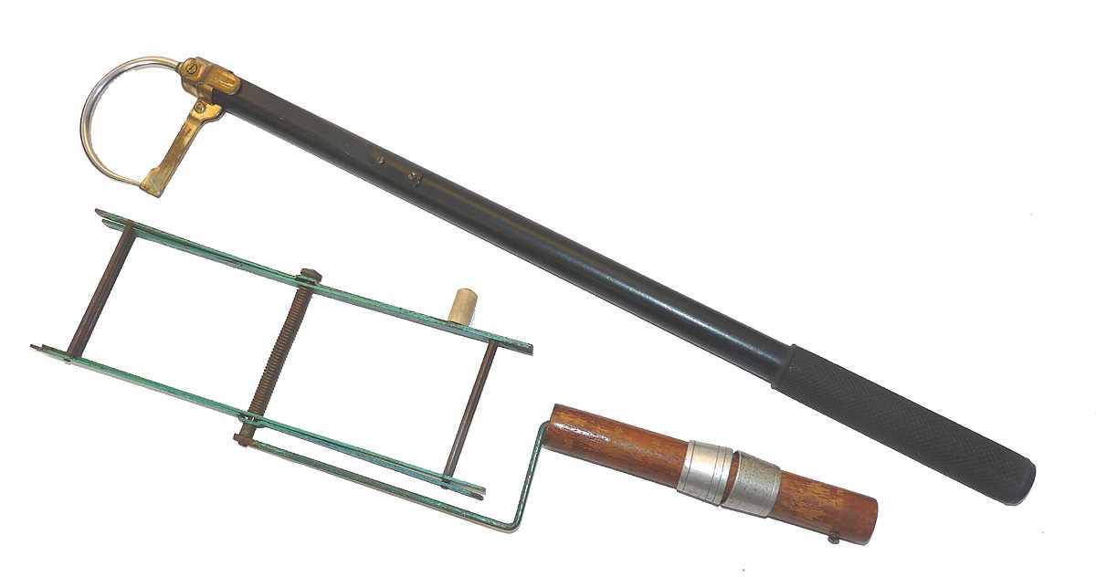 Hardy vintage salmon and pike extending handle gaff + folding line drier or winder - Image 4