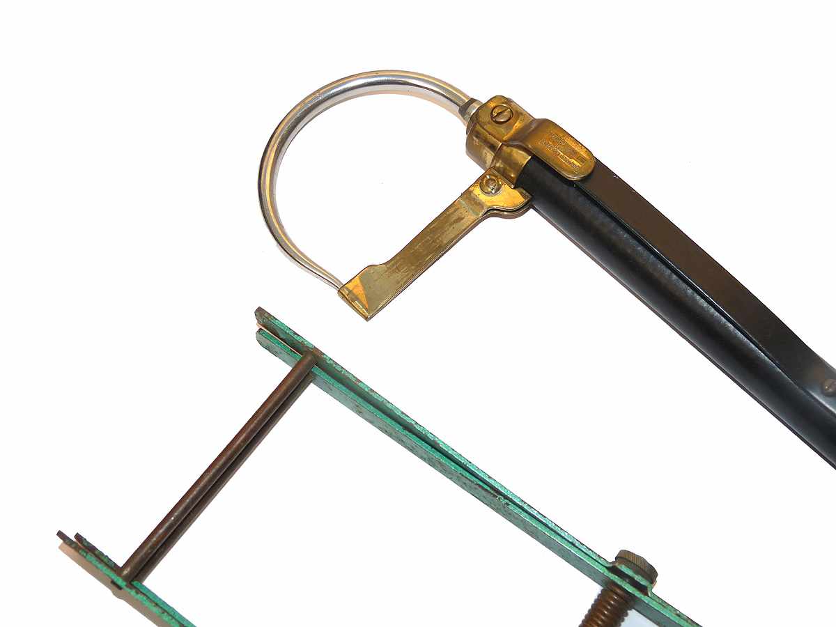 Hardy vintage salmon and pike extending handle gaff + folding line drier or winder - Image 3