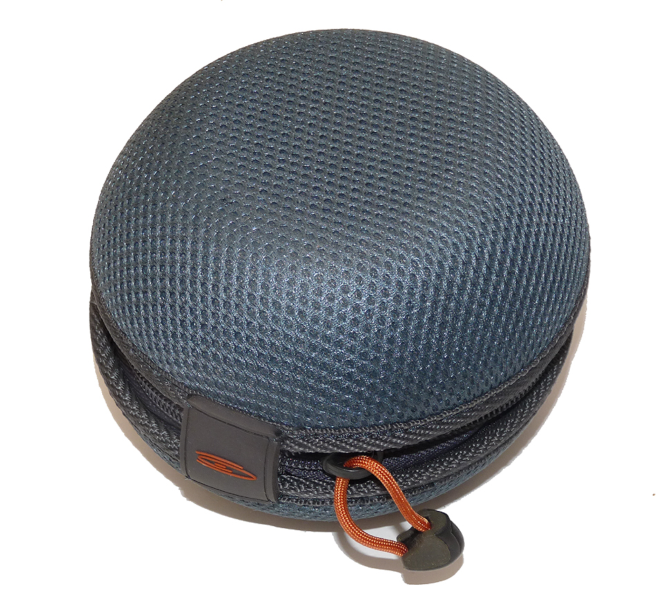 Fishpond high quality zipped fishing reel case with padded liner - Image 4