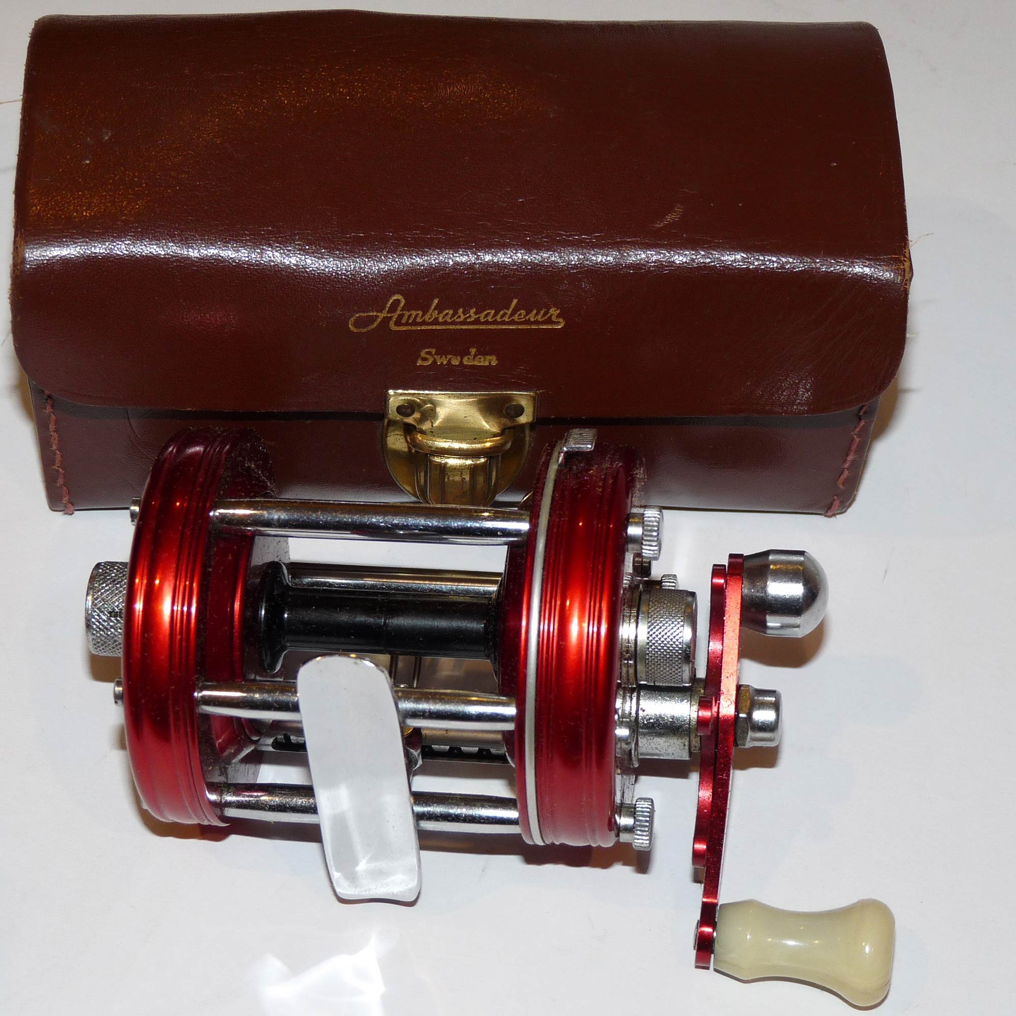Abu Ambassadeur 6000 multiplying reel with case Superb - Image 3