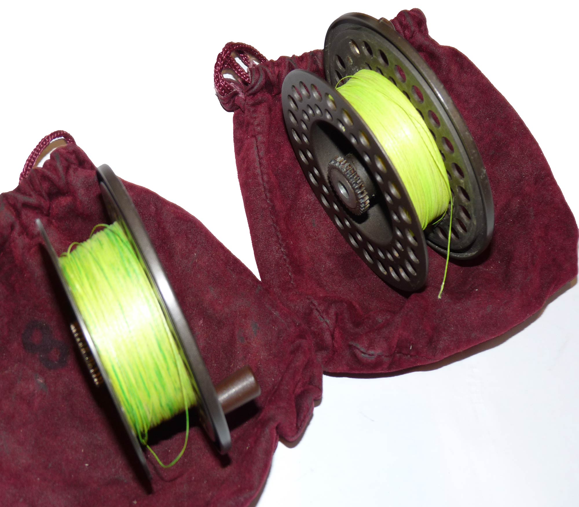 Pair of Hardy LA Viscount Spools 3 5/8" with bags - Image 4