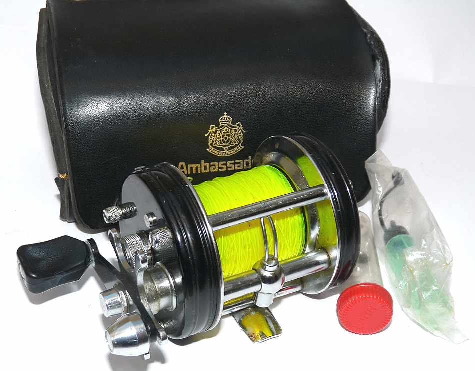 Abu Ambassadeur Sweden 6000 C 3 screw reel with case , great cond.