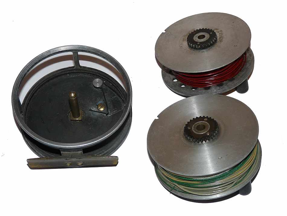 Dickson of Edinburgh 4" vintage salmon fly reel + s/spool - Image 4