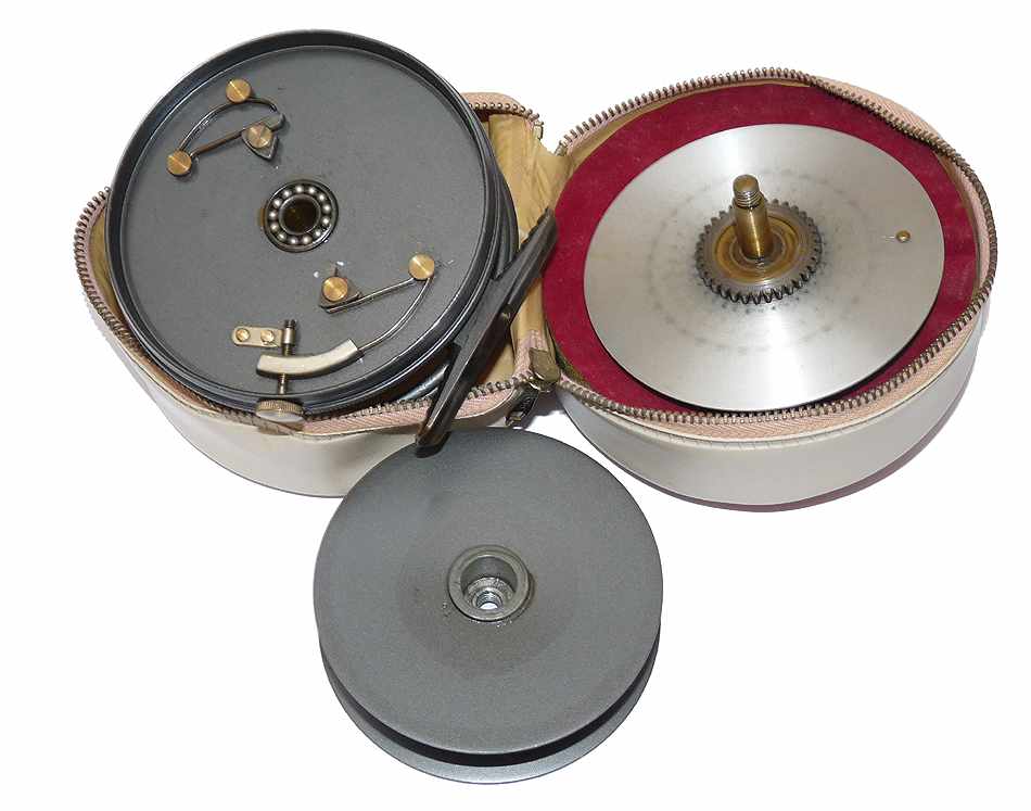 Hardy Perfect 3-7/8" alloy fly reel 1950's fine with case - Image 3