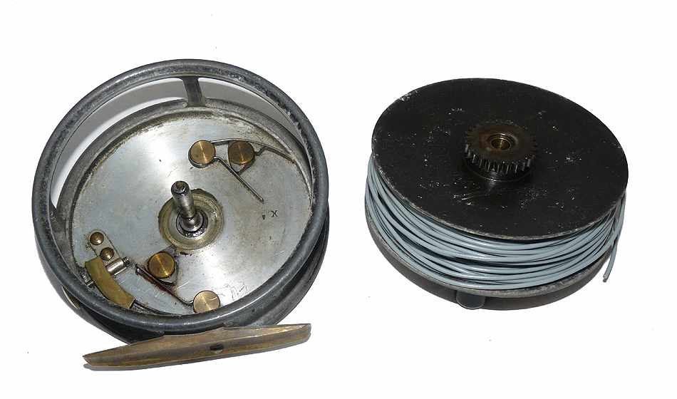 Hardy St John 3-7/8" vintage fly reel lead finish, brass foot - Image 3