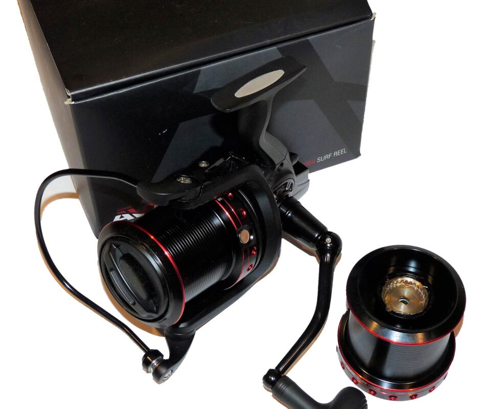 Sonik AVX Surf 10000 sea fishing fixed spool reel with spool / box