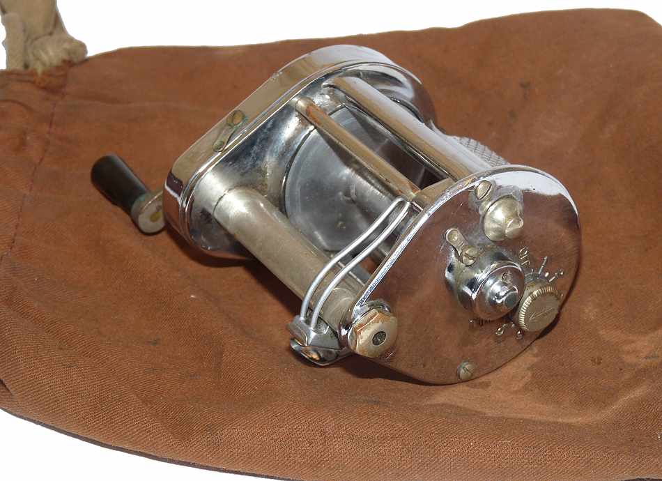 Hardy Elarex vintage bait casting multiplier reel with celluloid spash shield - Image 3