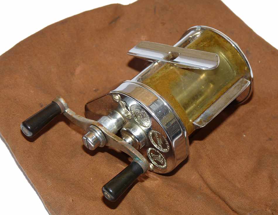 Hardy Elarex vintage bait casting multiplier reel with celluloid spash shield