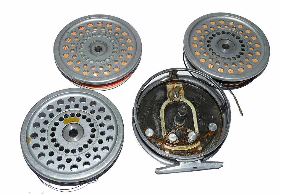 Hardy Marquis 8/9 Multiplier fly reel & 2 spare spools, lines + case - Image 4