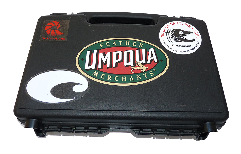 80 pike saltwater custom tied flies in composite fly case - Image 3