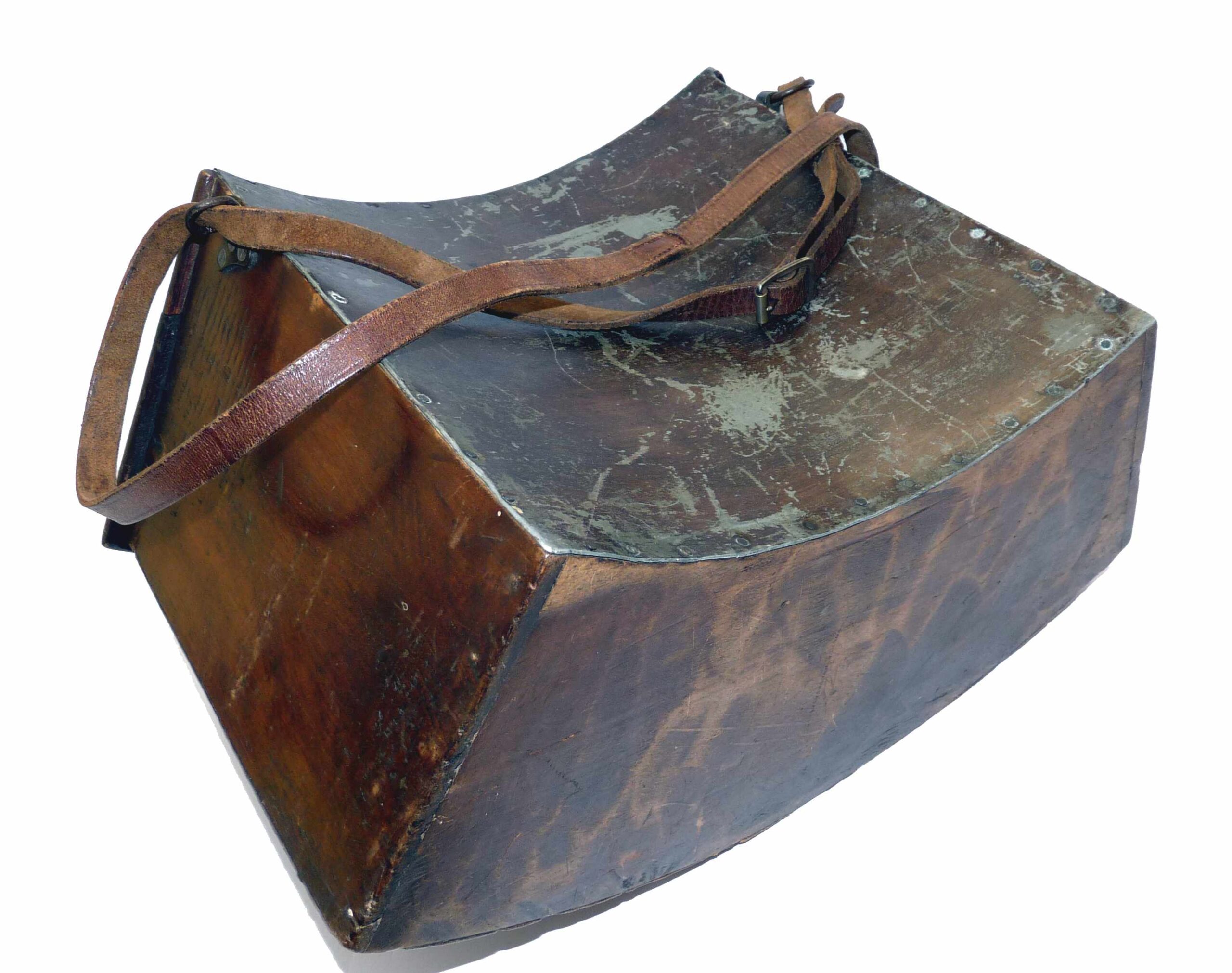 Antique wooden coarse fishing creel alloy curved back - Image 5