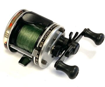 Abu Ambassadeur 5500-C3, 4 screw levelwind sea fishing reel