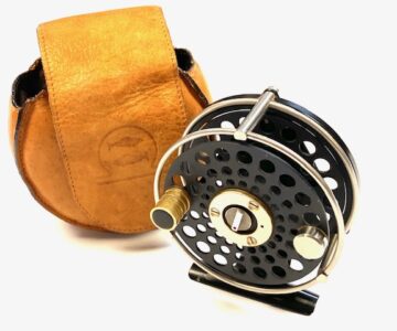 Alternative view of Ari't Hart Rio Orbigo F2 trout fly reel with spare spool and pouch