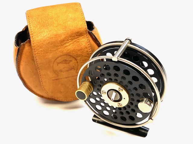 Alternative view of Ari't Hart Rio Orbigo F2 trout fly reel with spare spool and pouch
