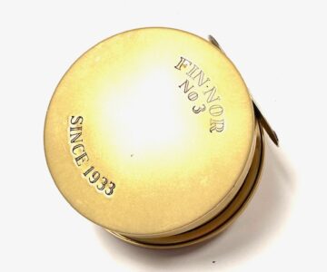 Alternative view of Fin-Nor No 3 salt water right handwind 3 5/8" fly reel